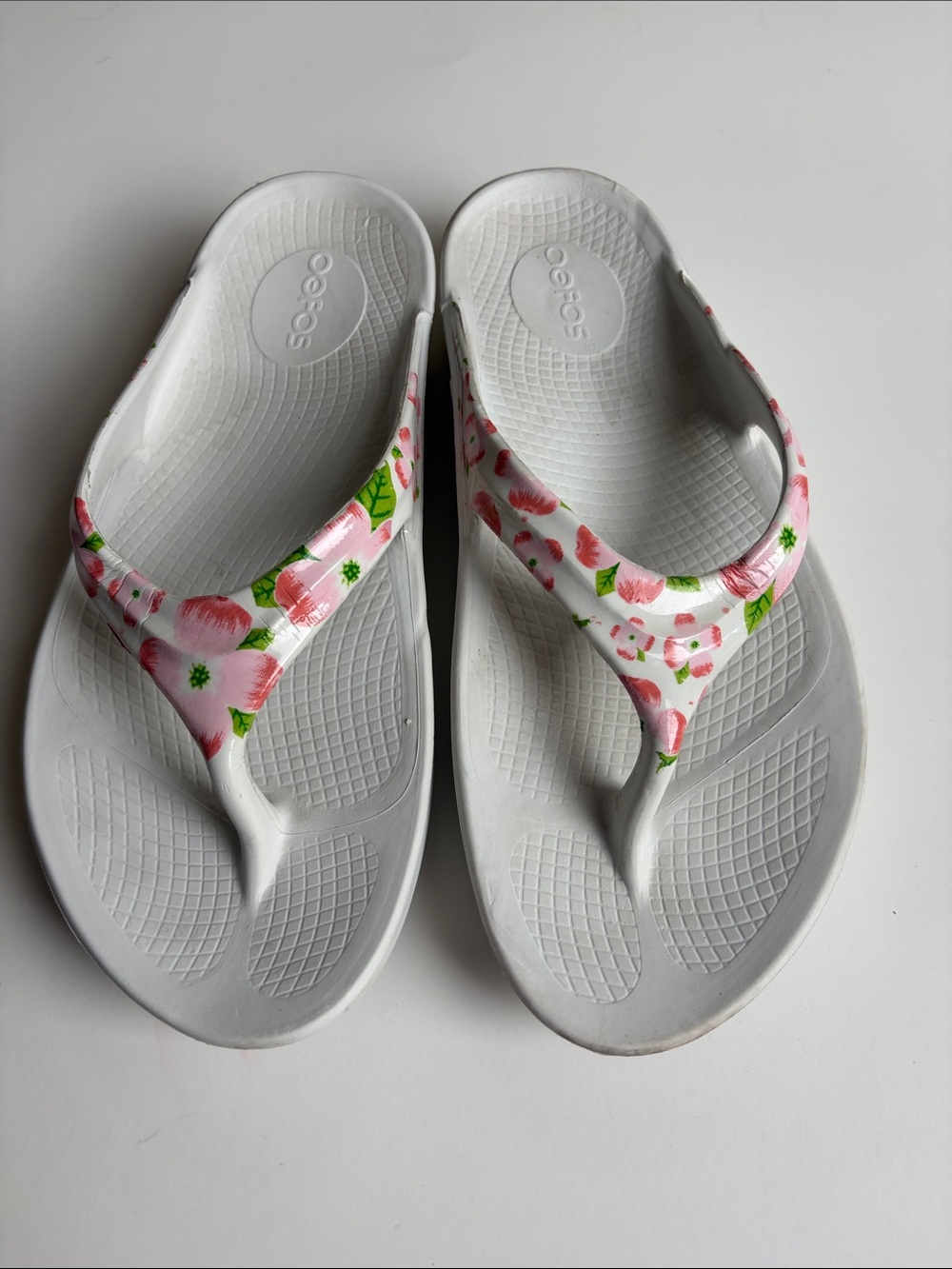 OOFOS Women's White Flip Flops with Pink Floral Straps